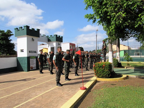 Atiradores durante a Oração do Guerreiro da Selva/Foto: Sandro Vagner